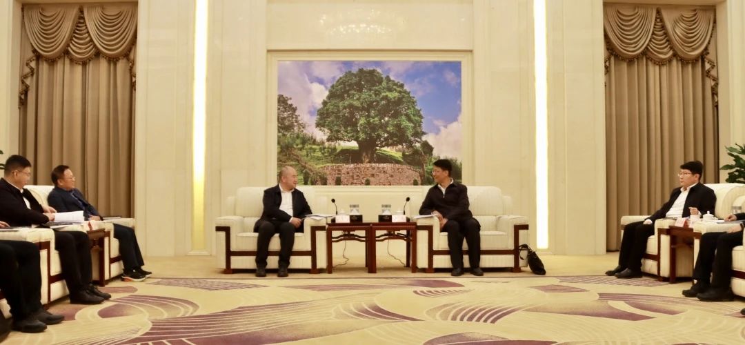万军杰拜访临沧市委副书记、市长徐贤