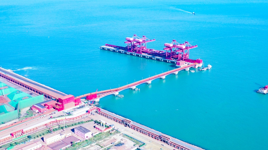 青岛港董家口港区40万吨级矿石码头