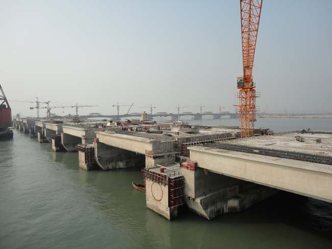 一航局承建的全国首座40万吨级矿石码头全线贯通