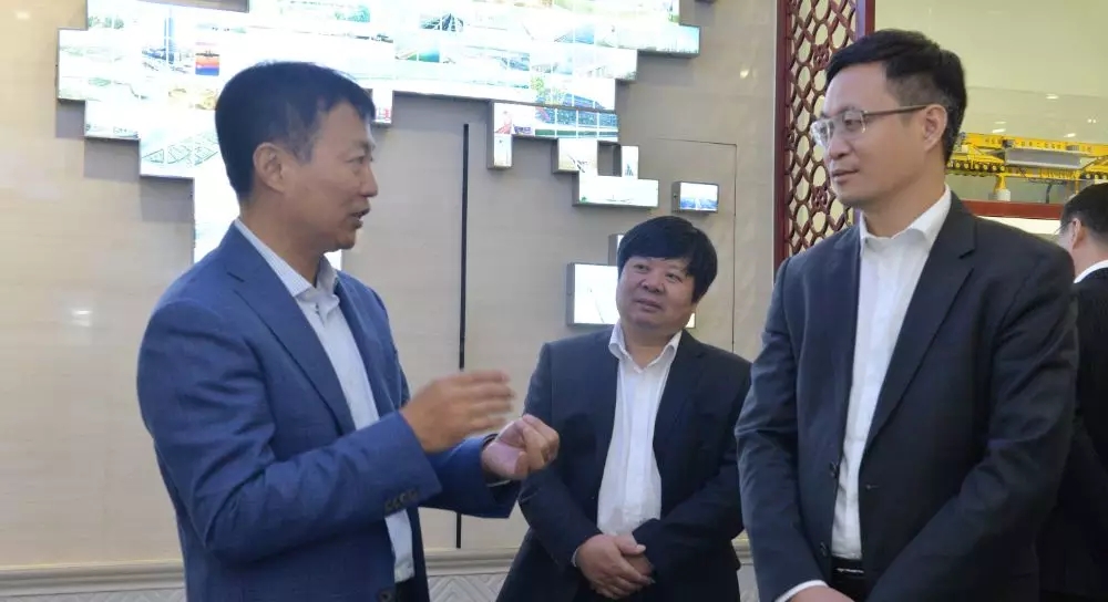 农行天津分行行长刘东伟一行到公司交流会谈