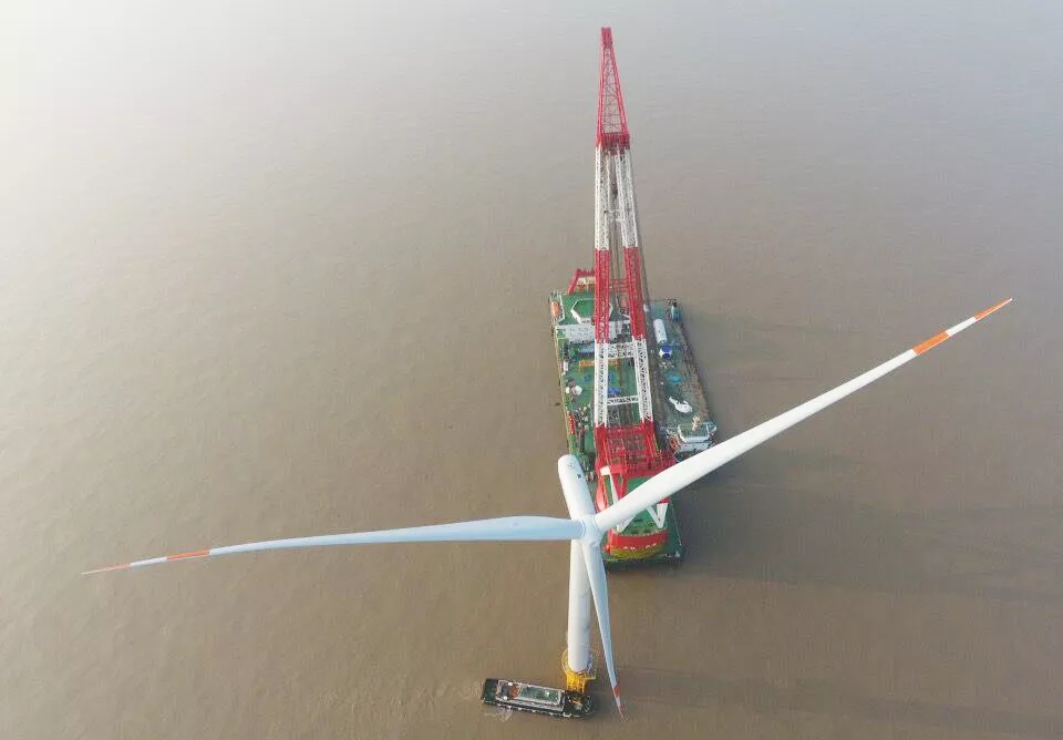 公司顺利安装首台大直径单桩风机