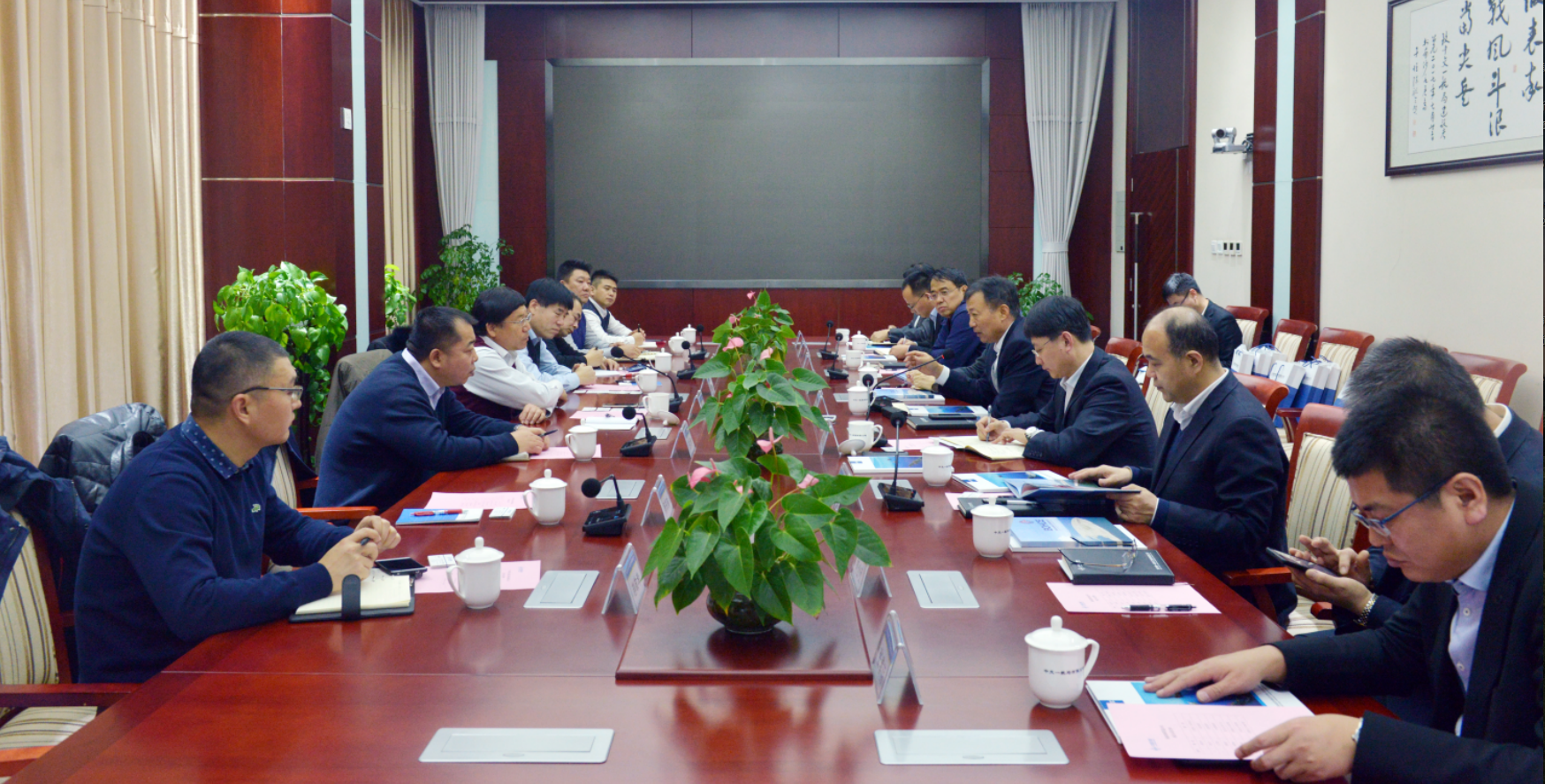 中海油管道工程公司总经理梁东明一行到公司交流洽谈