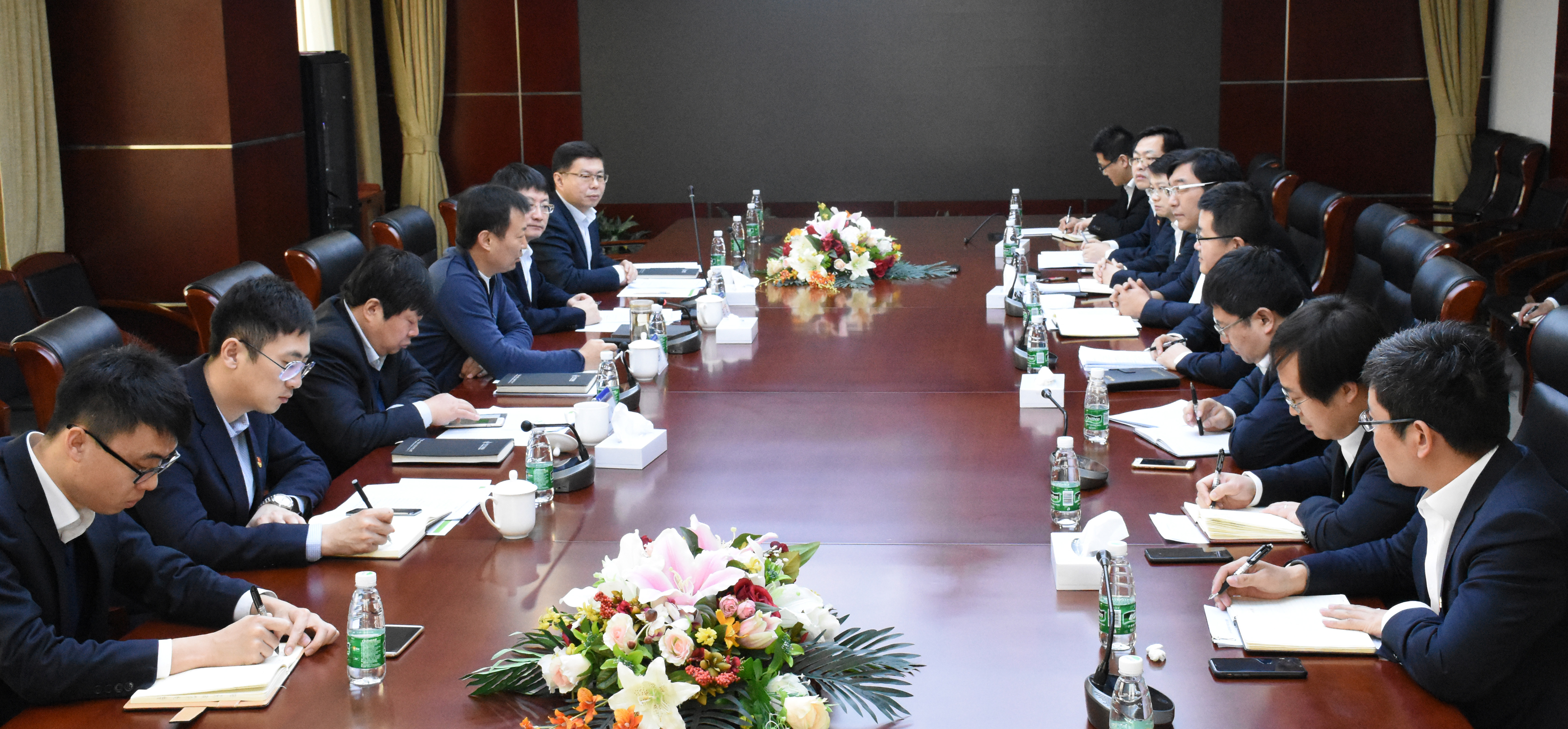 公司召开座谈会迅速落实集团2019年投资和房地产工作会议精神