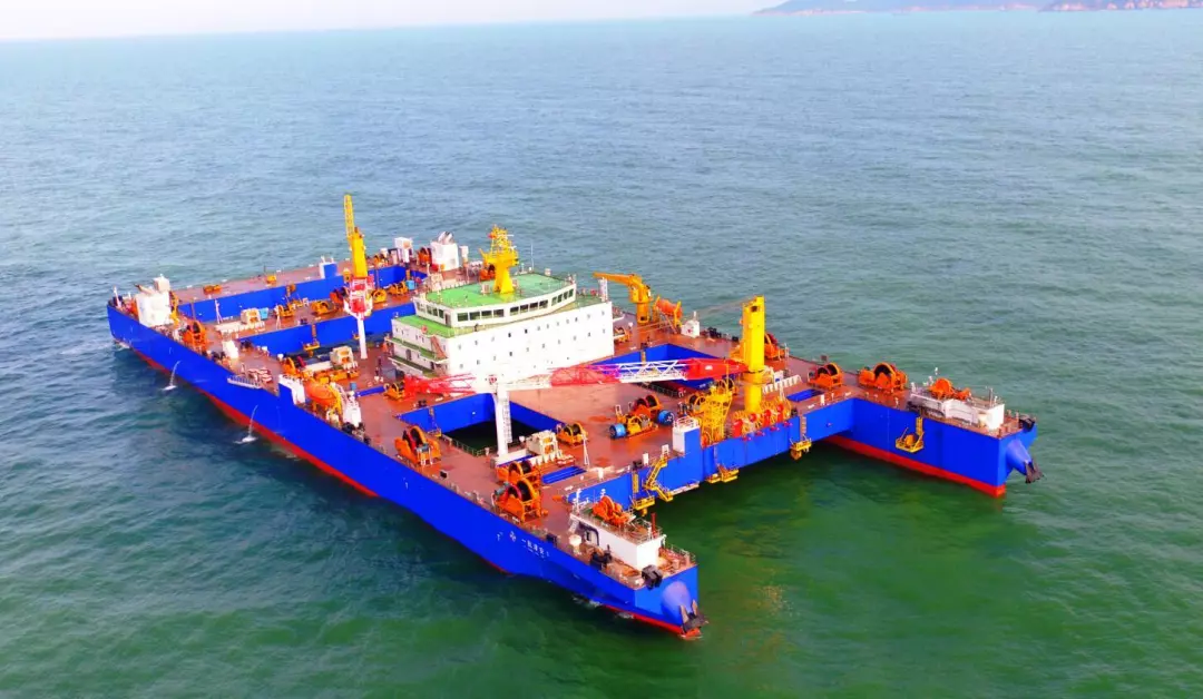 世界首艘自航式沉管运输安装一体船完成试航