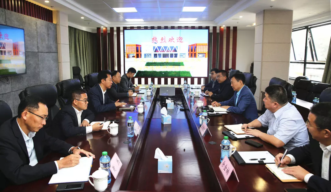 王洪涛拜访中国路桥内马铁路项目总经理部