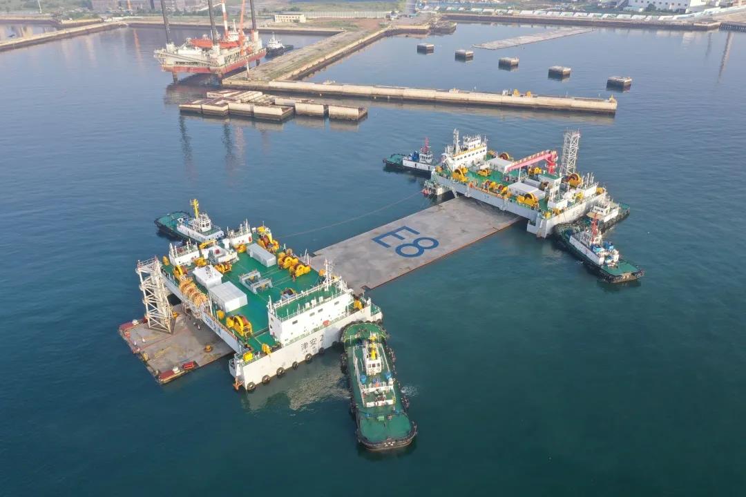 大连湾海底隧道E8管节成功安装